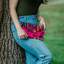 Load image into Gallery viewer, Maya Geo Tassel Clutch