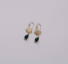 Load image into Gallery viewer, Black Star Rain Earrings