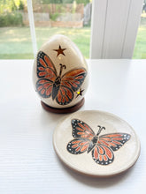 Load image into Gallery viewer, Cream Monarch Butterfly Ceramic Ring Dish
