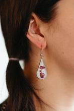 Load image into Gallery viewer, Purple Rain Flower Earrings