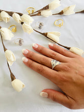 Load image into Gallery viewer, Rings - Graceful Ginkgo Leaf Ring