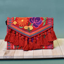 Load image into Gallery viewer, Flores Tassel Clutch
