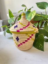 Load image into Gallery viewer, Rwenzori Big Kindness Basket with Pointed Lid
