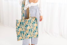 Load image into Gallery viewer, Aqua Pampas Feather Everyday Tote
