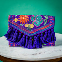 Load image into Gallery viewer, Flores Tassel Clutch
