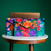 Load image into Gallery viewer, Flores Envelope Clutch
