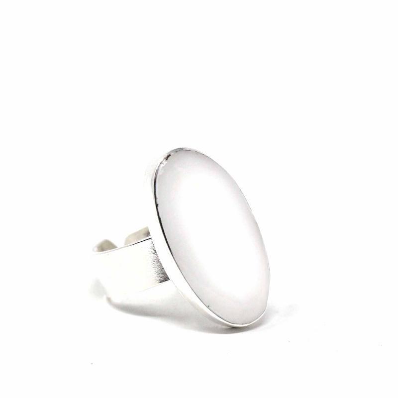 RIngs - Oval Mother Of Pearl Ring